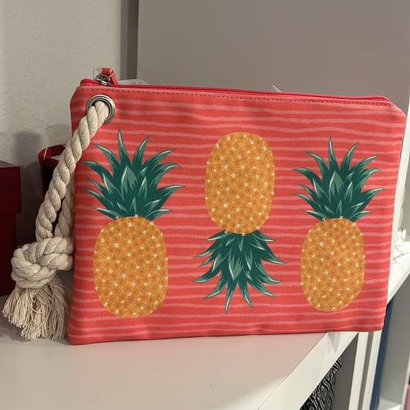 LOFT🍍🍍PINEAPPLE Wristlet Pouch - Picture 16 of 16